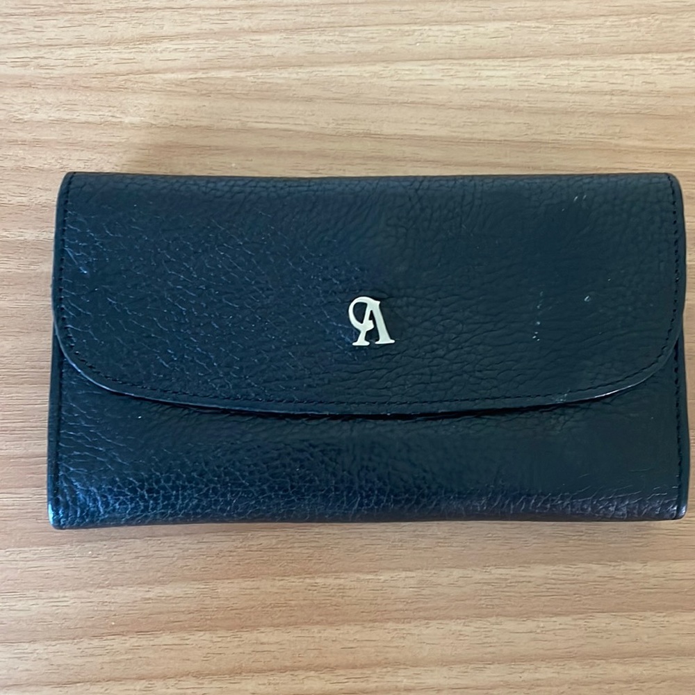 Trifold wallet in genuine pebble black leather